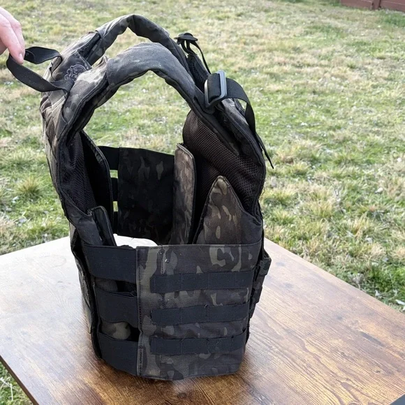 Voodoo Tactical plate carrier with magazine pouches - Picture 4 of 4